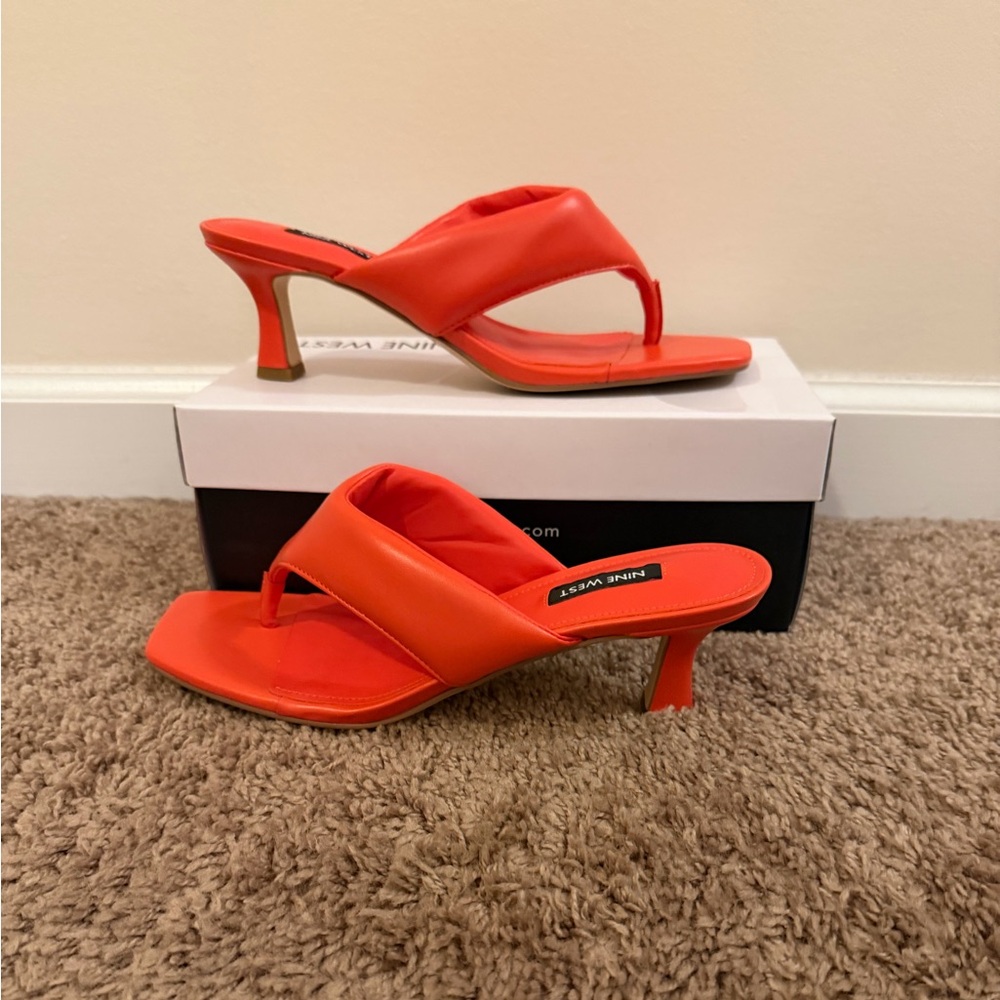 NWT Nine West Alike3 Orange Thong Kitten Heel 8M